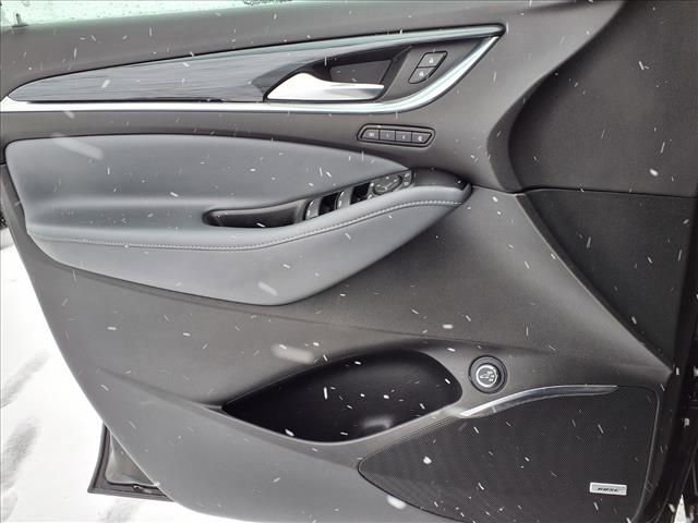Used 2024 Buick Enclave Premium image 26