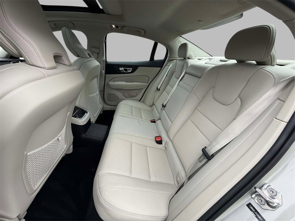 Used 2019 Volvo S60 T8 Inscription image 19
