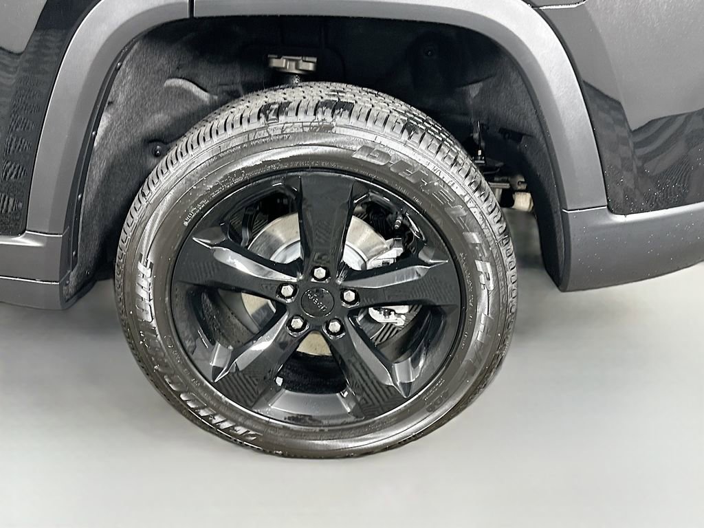 New 2025 Jeep Grand Cherokee Altitude AWD/4WD image 17