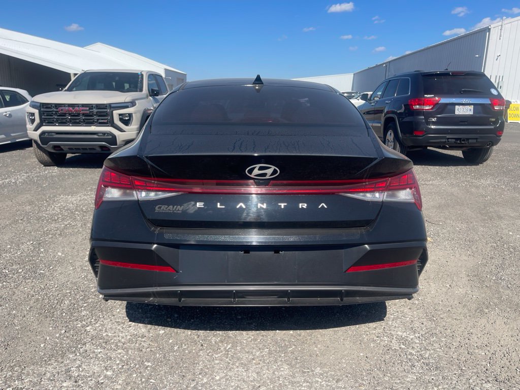 Used 2025 Hyundai Elantra SEL FWD image 9