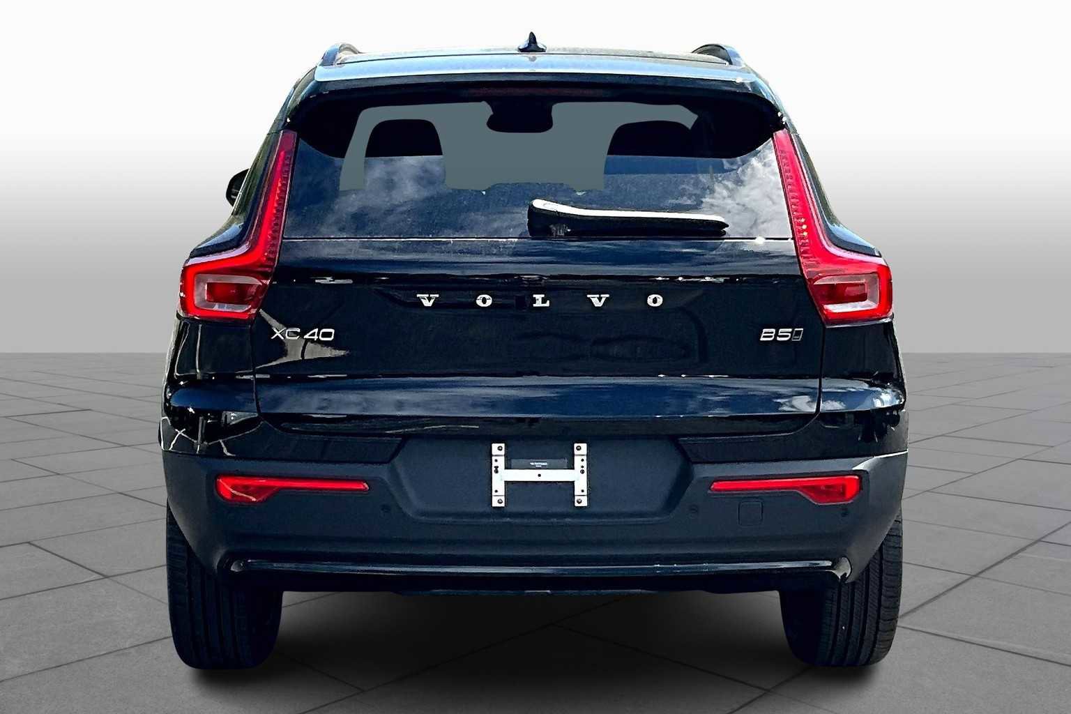 New 2026 Volvo XC40 B5 Core w/ Protection Package Premier image 4