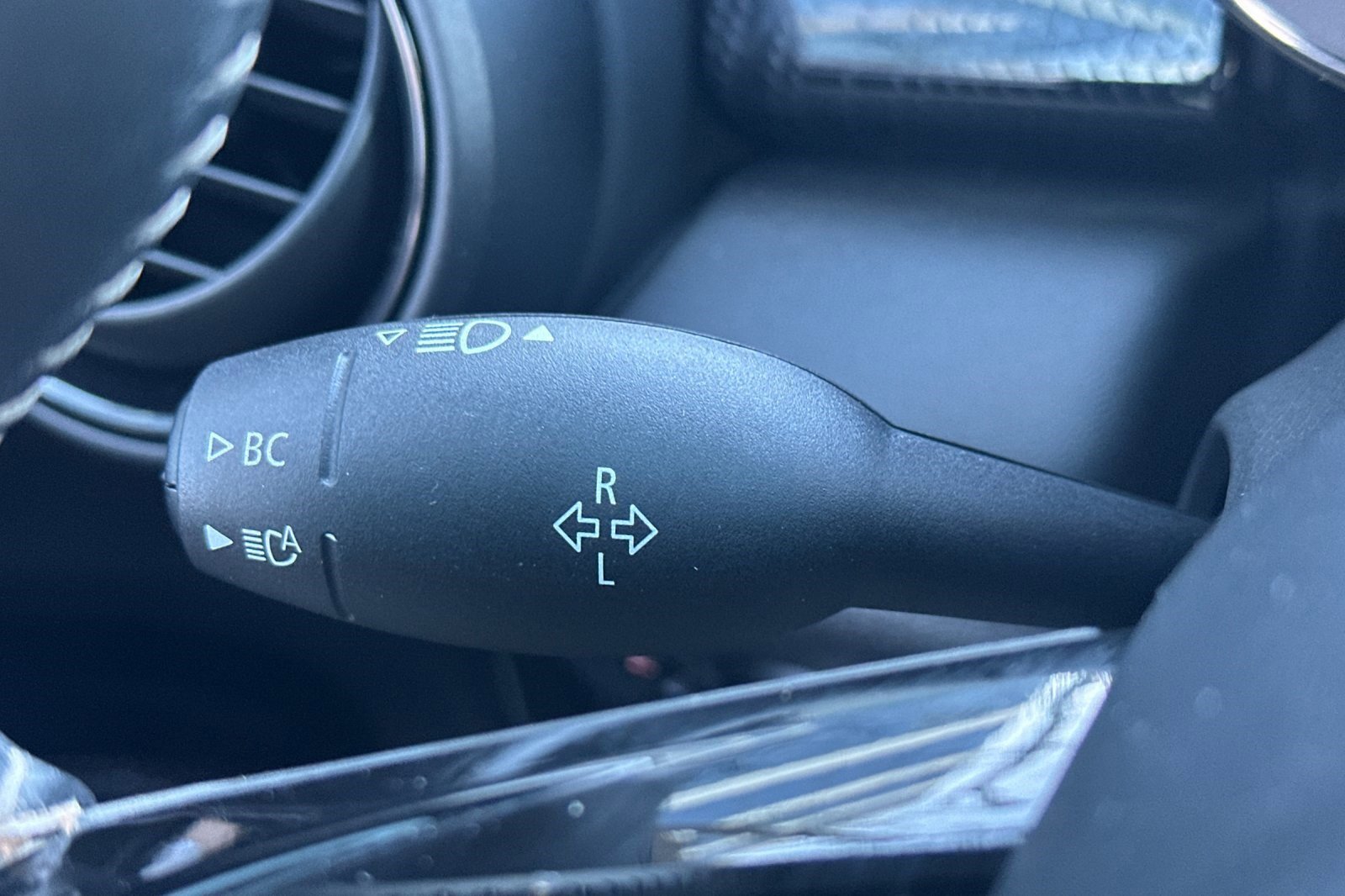 Used 2021 MINI Cooper SE w/ 8.8" Touchscreen Nav Package image 32