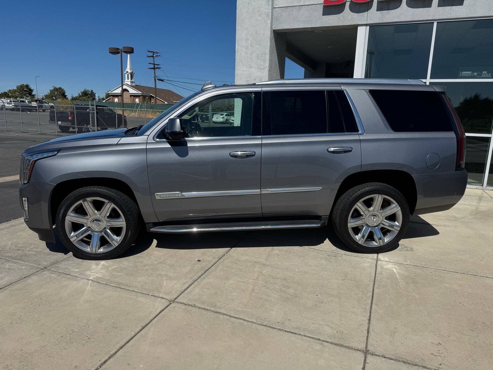 Used 2019 Cadillac Escalade Premium Luxury AWD/4WD image 2