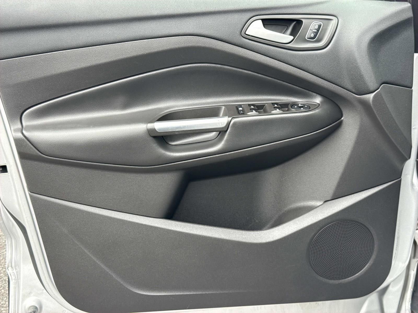 Used 2018 Ford Escape SE image 23