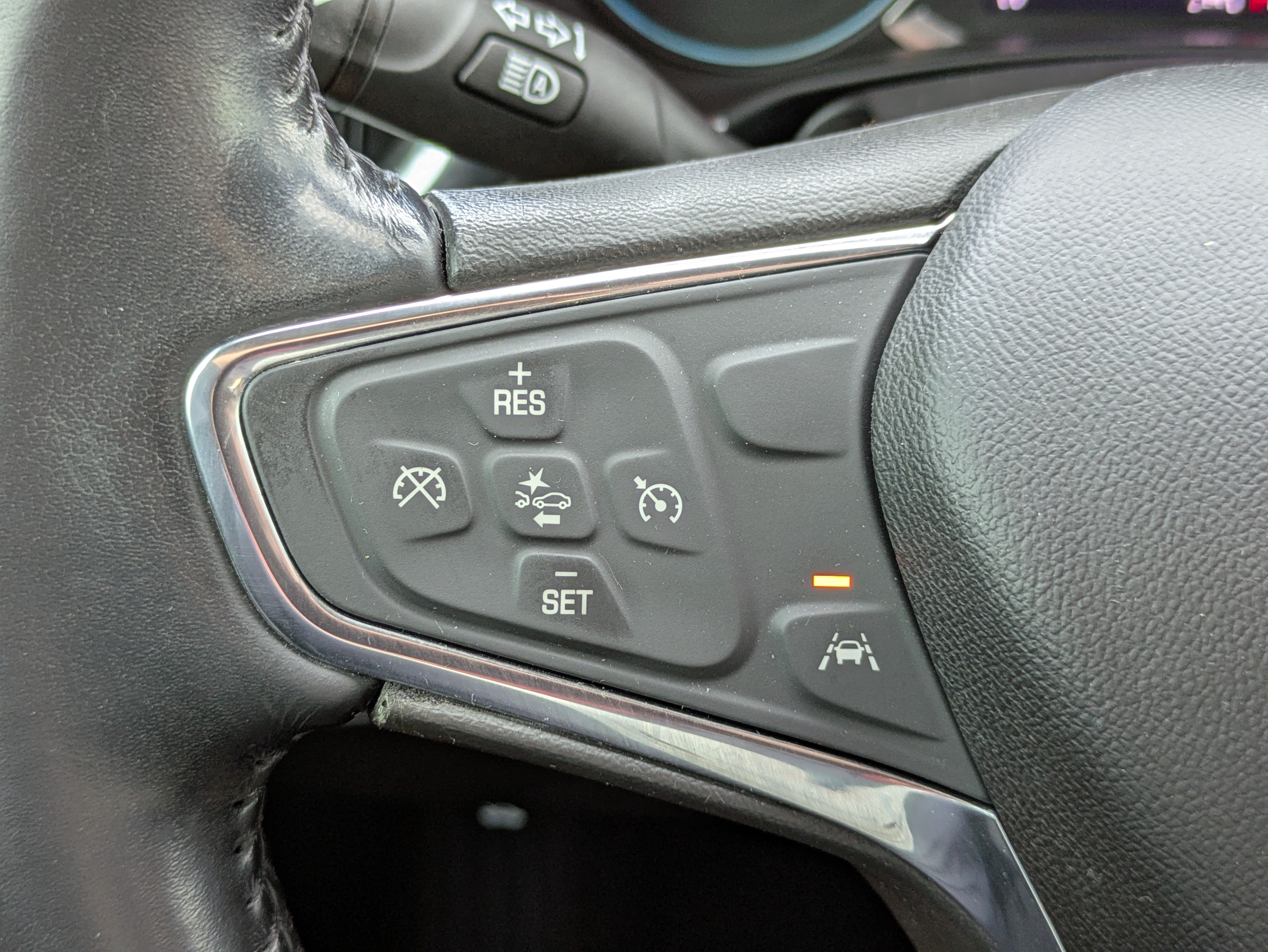 Used 2020 Chevrolet Equinox LT FWD image 23