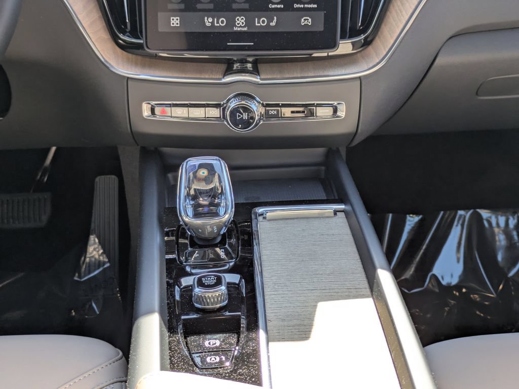New 2026 Volvo XC60 B5 Plus w/ Protection Package Premier AWD/4WD image 20