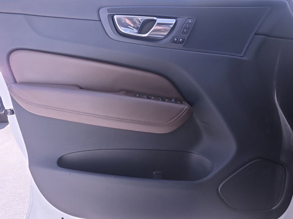 Used 2023 Volvo XC60 B5 Plus w/ Protection Package Premier image 30