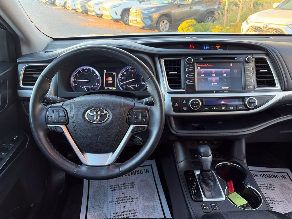 Used 2018 Toyota Highlander SE w/ Carpet Mat Package (TMS) AWD/4WD image 24