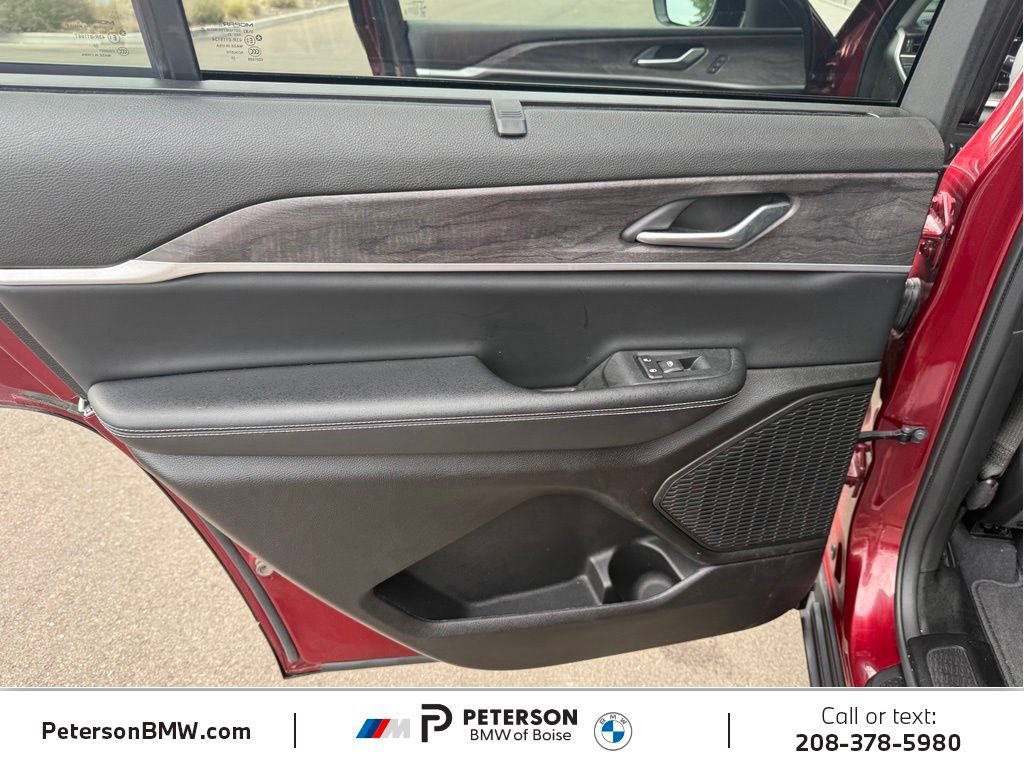Used 2023 Jeep Grand Cherokee L Limited w/ Luxury Tech Group II AWD/4WD image 17