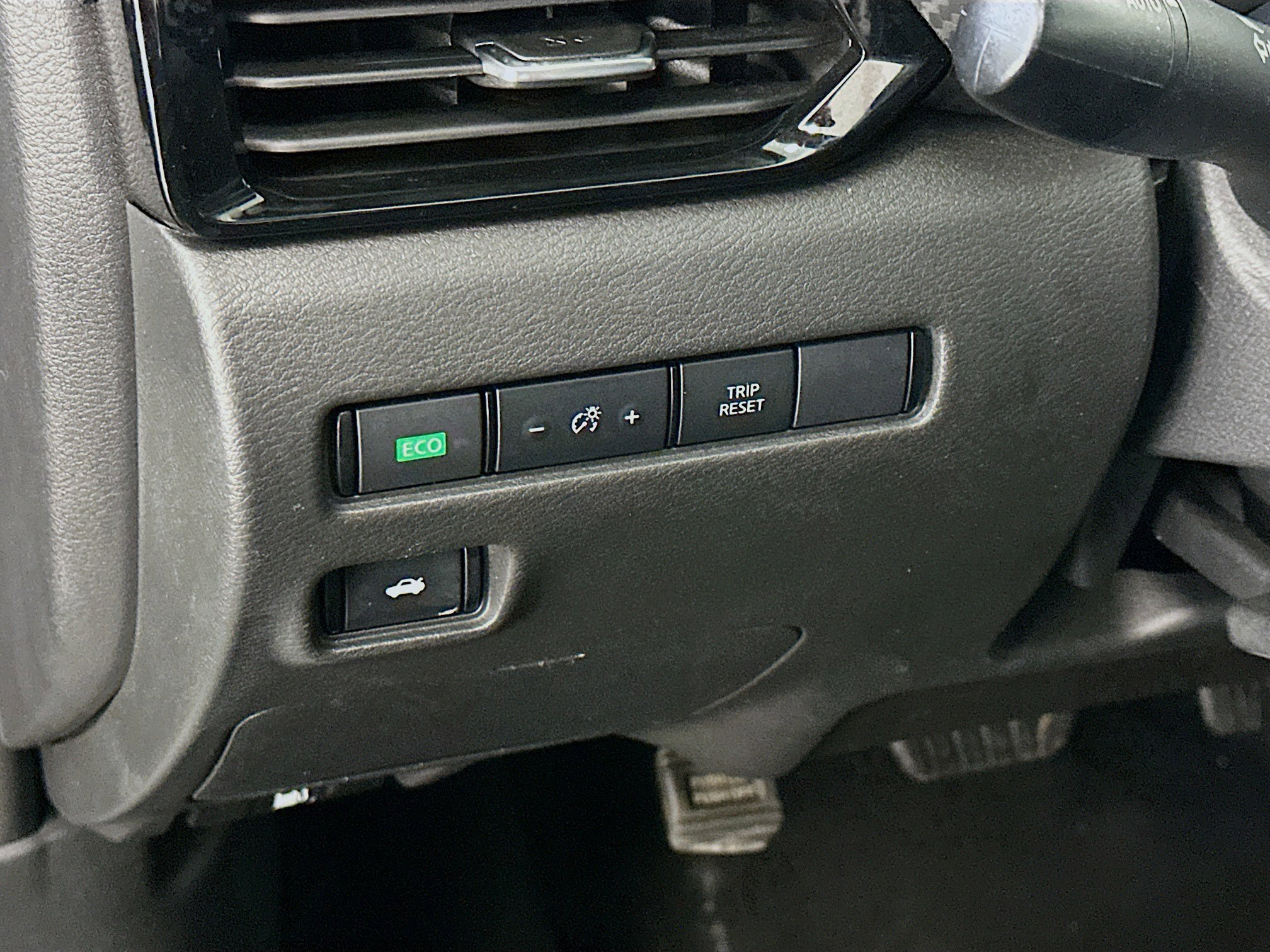 Used 2024 Nissan Sentra SV FWD image 17