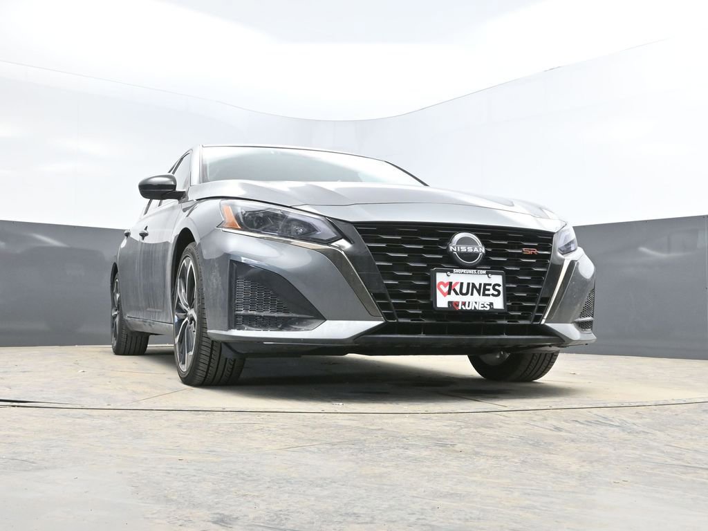 Used 2025 Nissan Altima 2.5 SR image 31