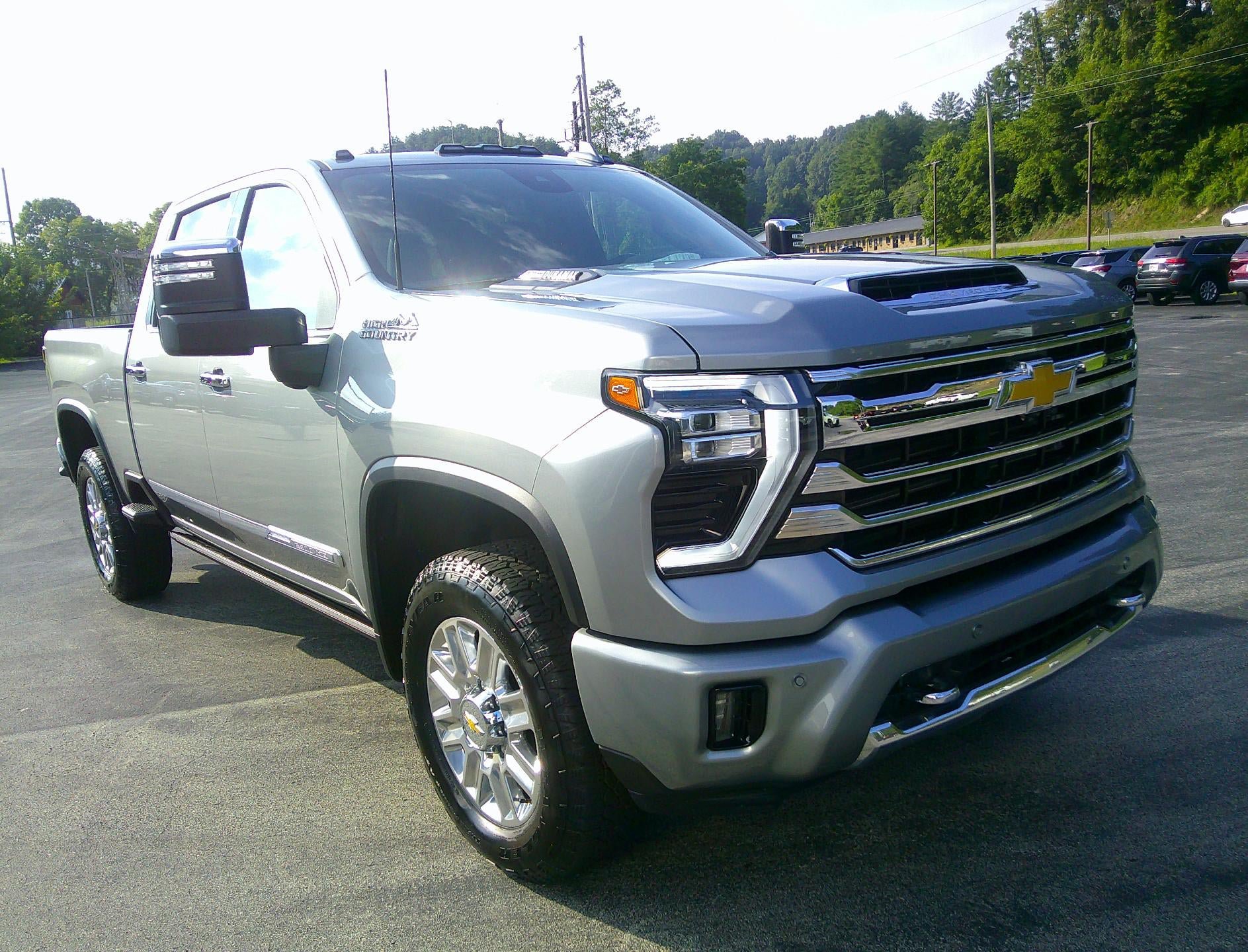 Used 2025 Chevrolet Silverado 2500 High Country w/ High Country Premium Package AWD/4WD image 6