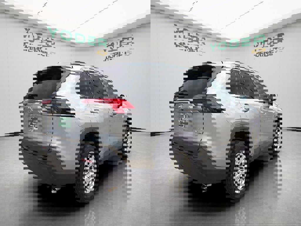 Used 2021 Toyota RAV4 XLE w/ Carpet Mat Package (TMS) AWD/4WD image 7