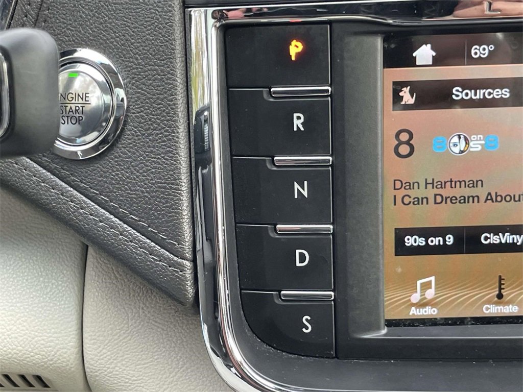 Used 2017 Lincoln Continental Select w/ Climate Package image 27