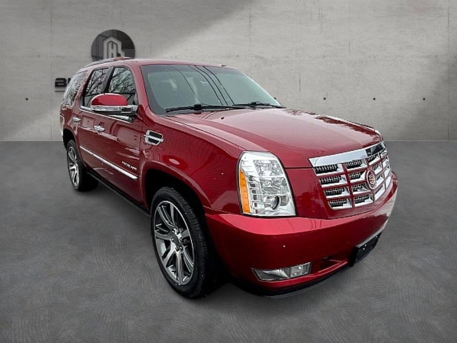Used 2014 Cadillac Escalade Luxury image 3