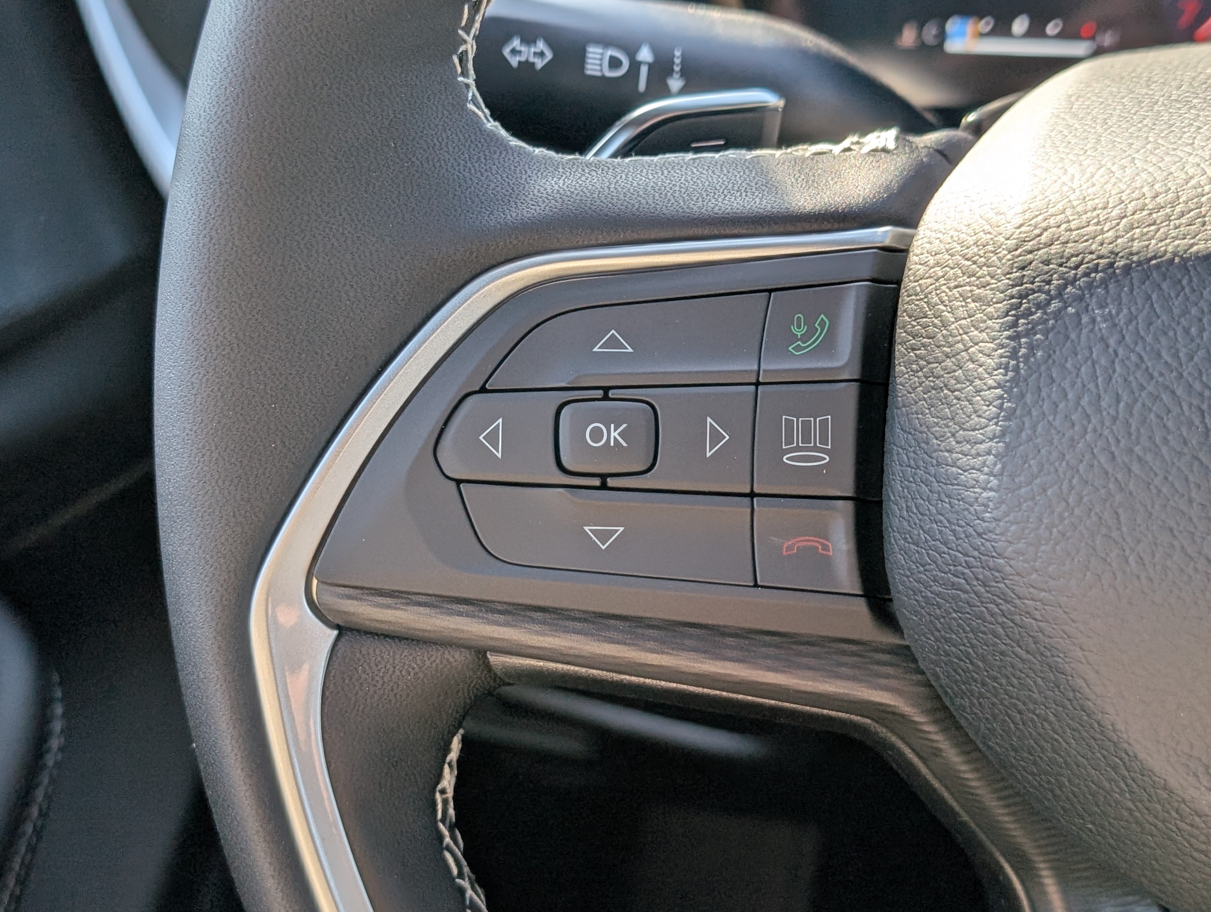 New 2025 Jeep Grand Cherokee Altitude AWD/4WD image 21