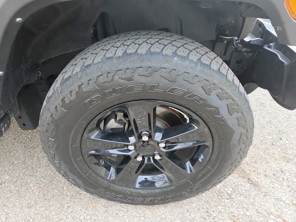 Used 2023 Jeep Wrangler Unlimited Sahara AWD/4WD image 36