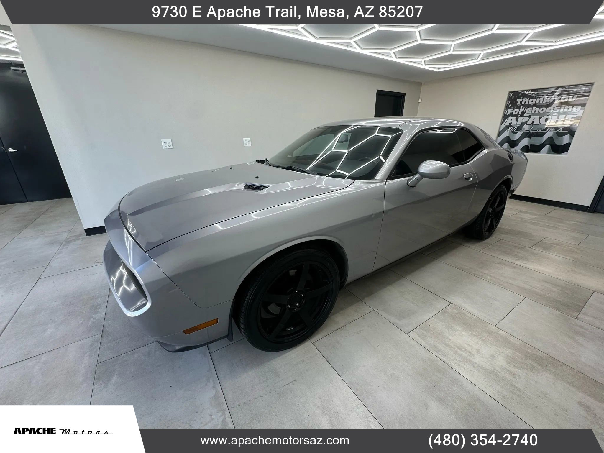 Used 2014 Dodge Challenger SXT image 2