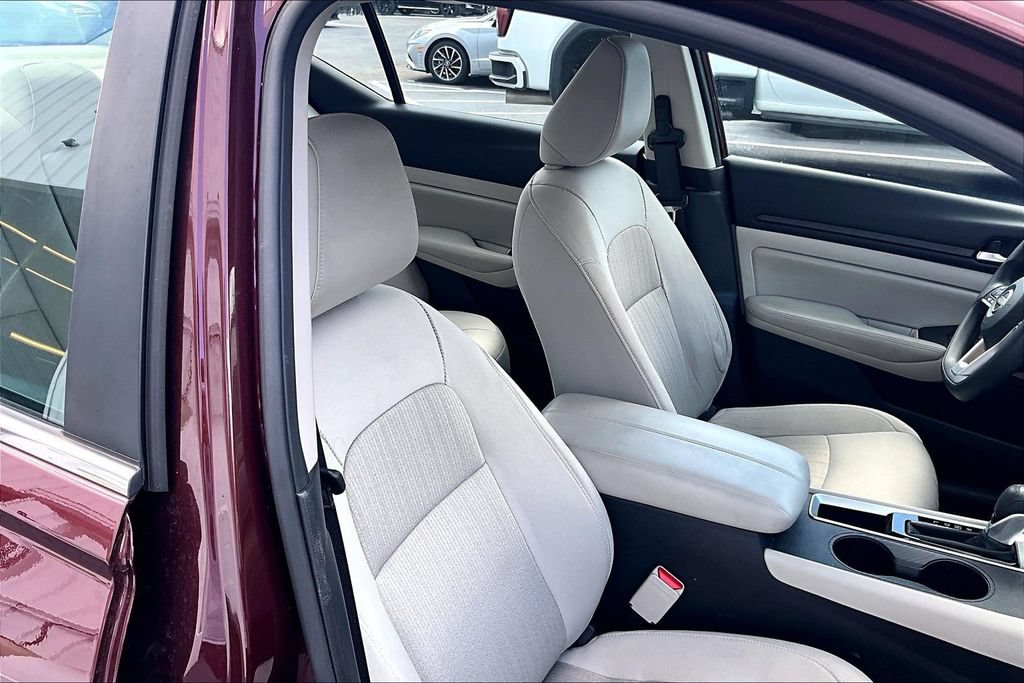 Used 2025 Nissan Altima 2.5 SV FWD image 27