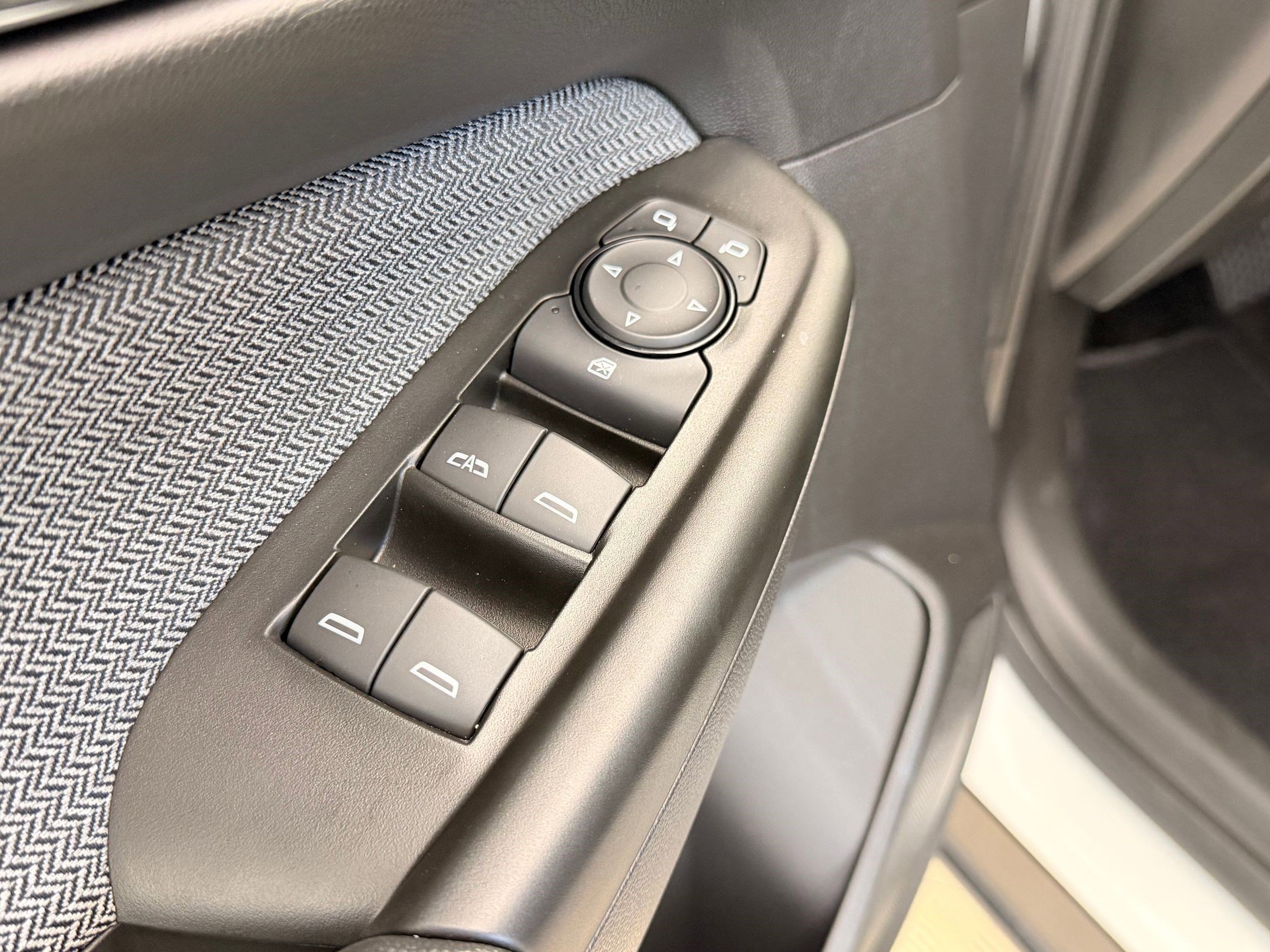 Used 2024 Chevrolet TrailBlazer LS w/ LS Convenience Package image 23