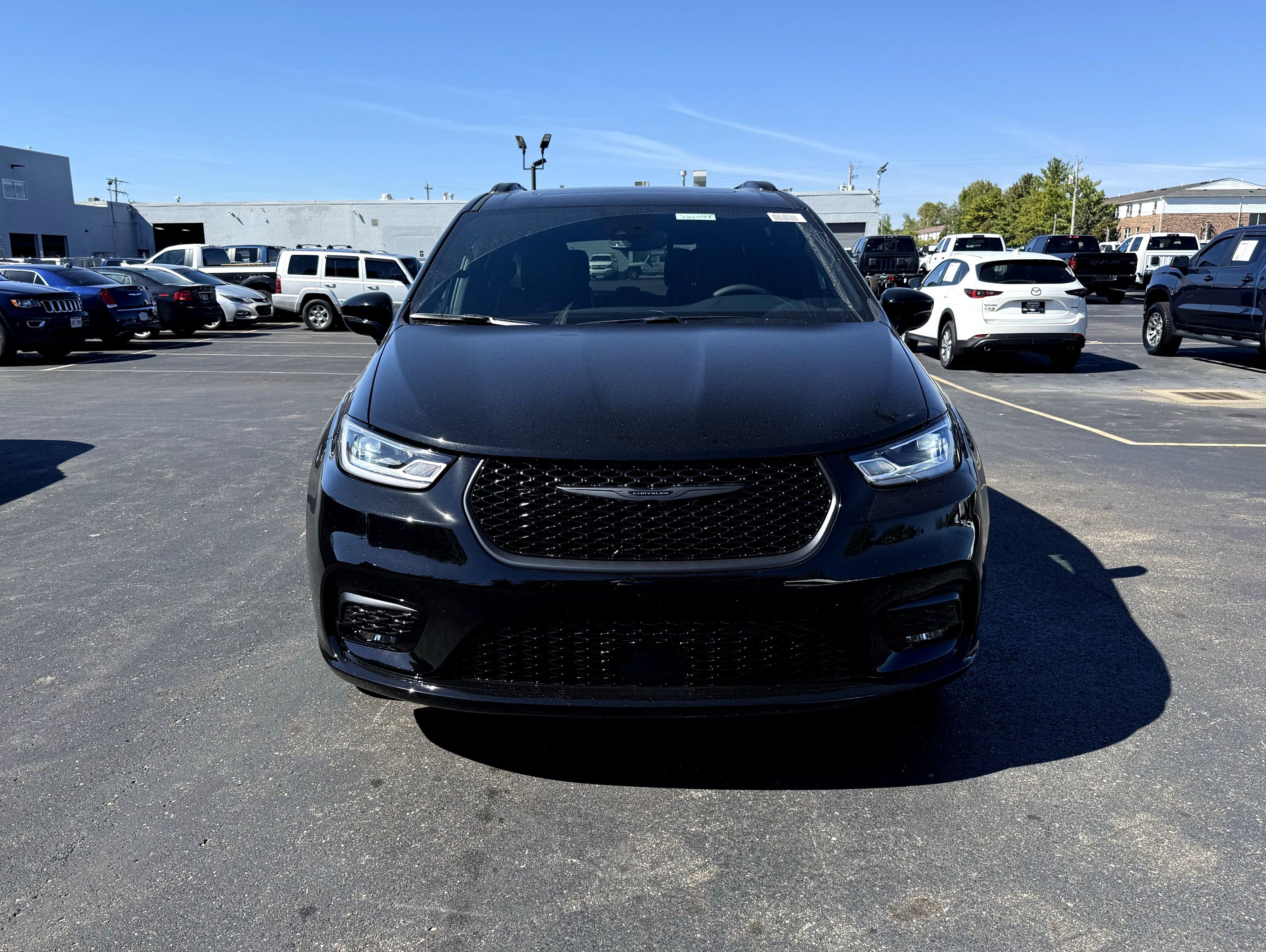 New 2026 Chrysler Pacifica Limited image 3