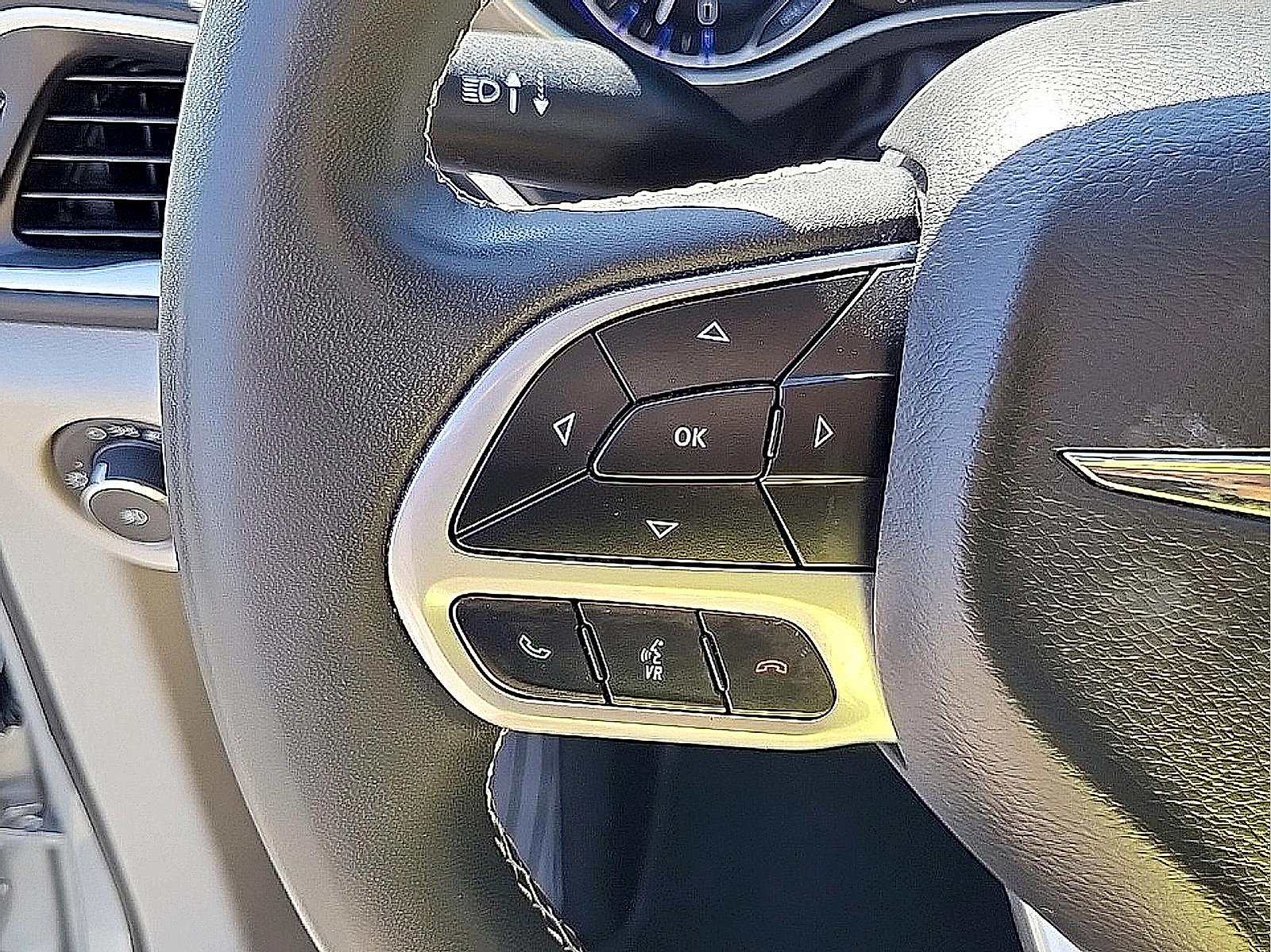 Used 2024 Chrysler Pacifica Touring-L FWD image 17