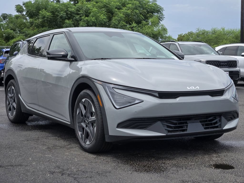 New 2025 Kia EV6 Light RWD image 2