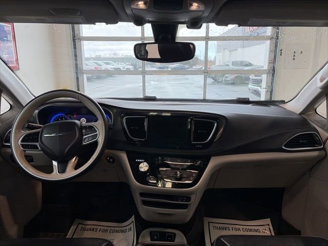 Certified 2019 Chrysler Pacifica Limited w/ Tire & Wheel Group image 11
