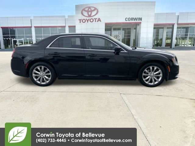 Used 2016 Chrysler 300 Limited image 6