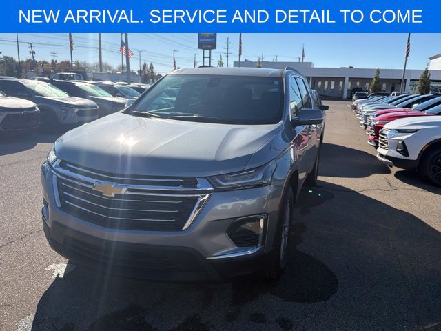 Used 2023 Chevrolet Traverse LT FWD image 2