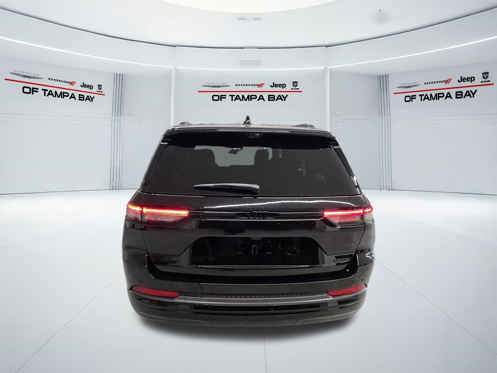 New 2026 Jeep Grand Cherokee Summit w/ Obsidian Package AWD/4WD image 5