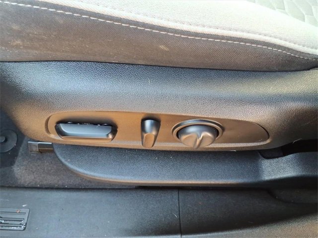 Used 2020 Chevrolet Equinox LS w/ LS Convenience Package image 8