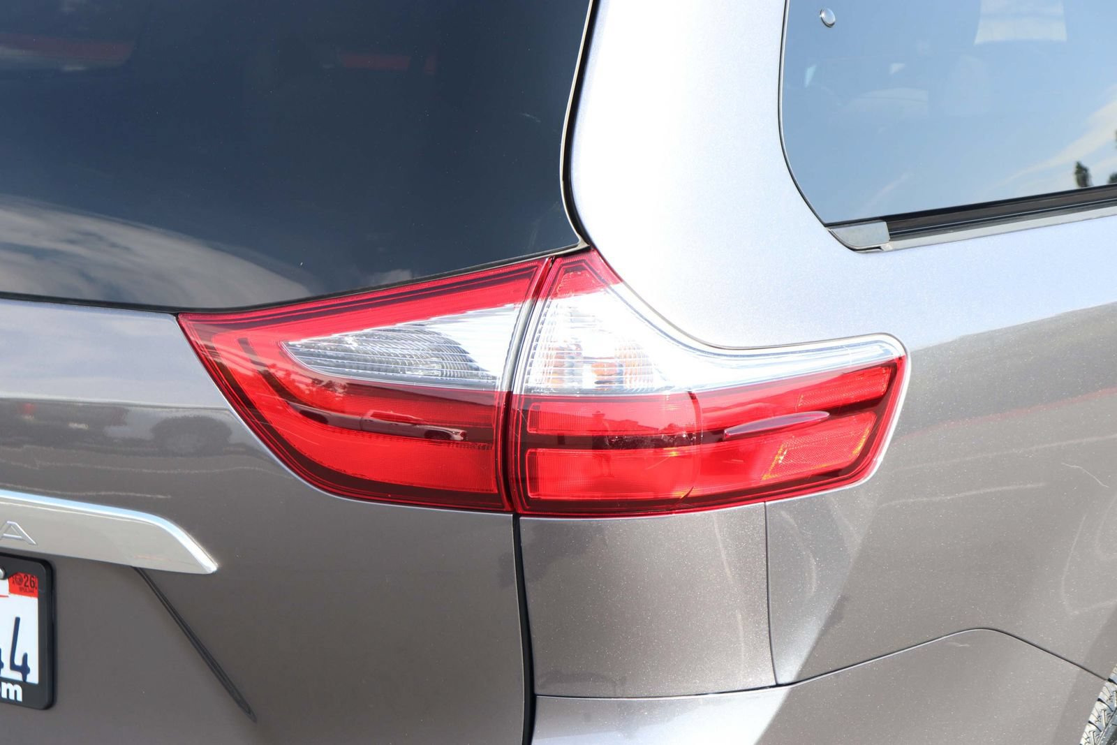 Certified 2020 Toyota Sienna Limited FWD image 8