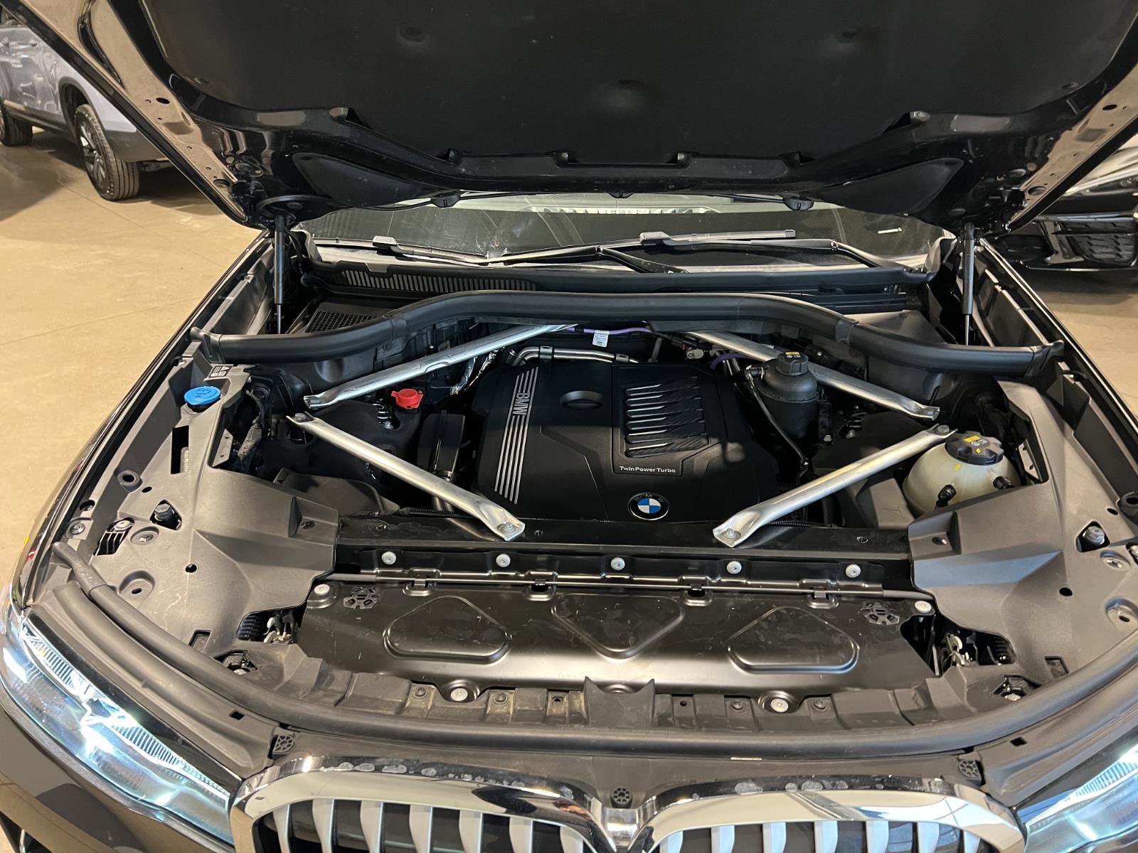 Used 2022 BMW X7 xDrive40i w/ Premium Package image 56