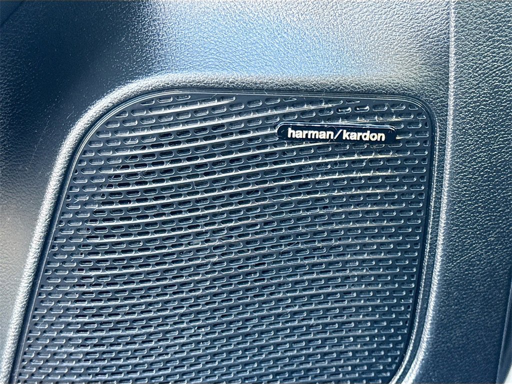 Used 2023 Chrysler Pacifica Limited w/ Uconnect Theater Family Group image 20