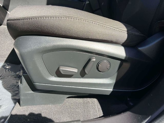 Used 2023 Ford Explorer XLT RWD image 32