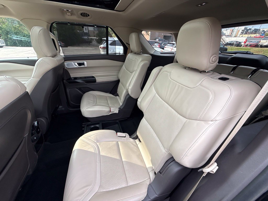 Used 2020 Ford Explorer Platinum w/ Premium Technology Package AWD/4WD image 30