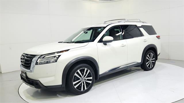Certified 2023 Nissan Pathfinder Platinum FWD image 3
