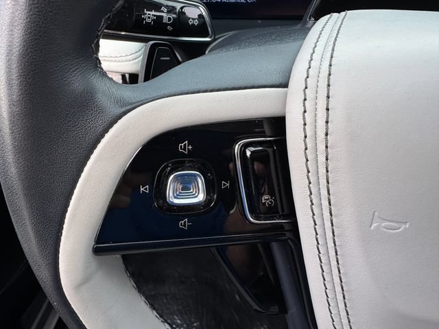 Used 2025 Lincoln Aviator AWD image 24
