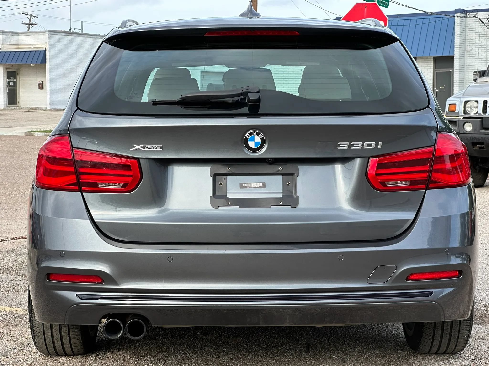 Used 2017 BMW 330i xDrive Wagon AWD/4WD image 6