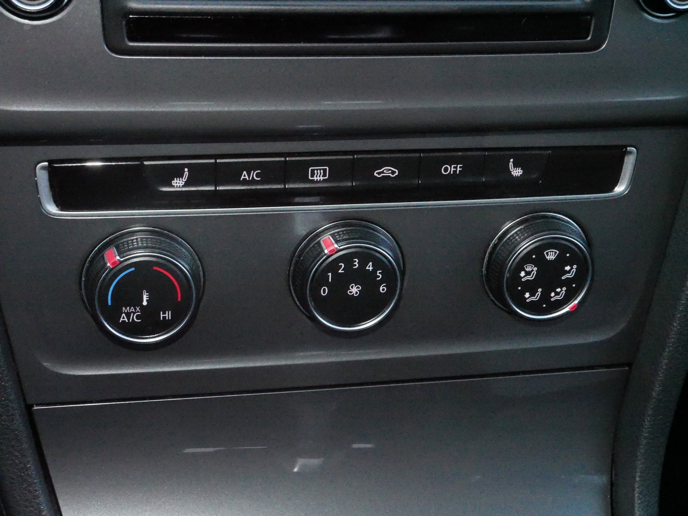 Used 2017 Volkswagen Golf Alltrack S image 23