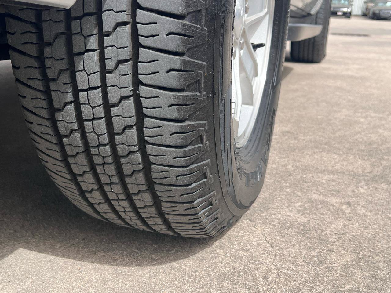 Used 2013 GMC Yukon XL SLT RWD image 16