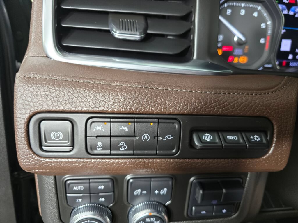 Used 2021 GMC Yukon Denali w/ Denali Ultimate Package AWD/4WD image 24
