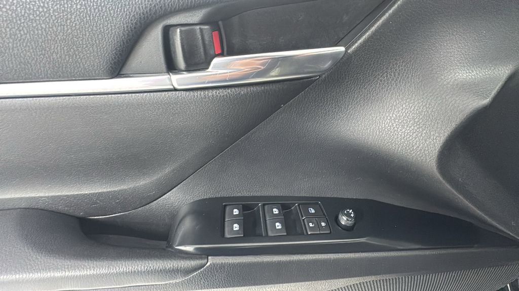 Used 2020 Toyota Camry SE image 17