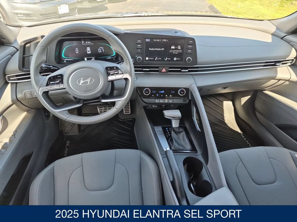 Certified 2025 Hyundai Elantra Sport FWD image 17