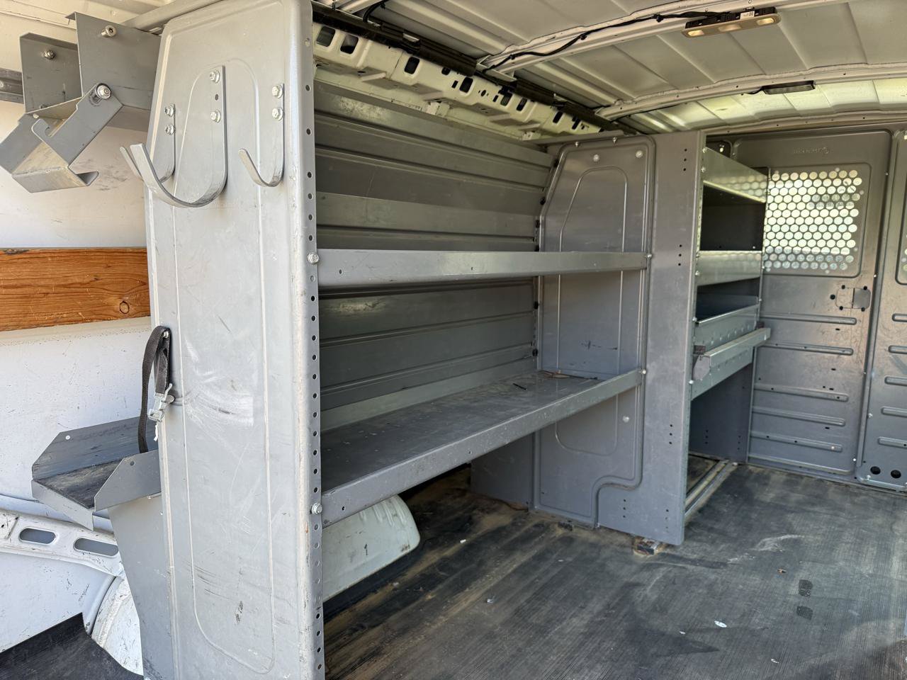 Used 2015 Chevrolet Express 2500 RWD image 7