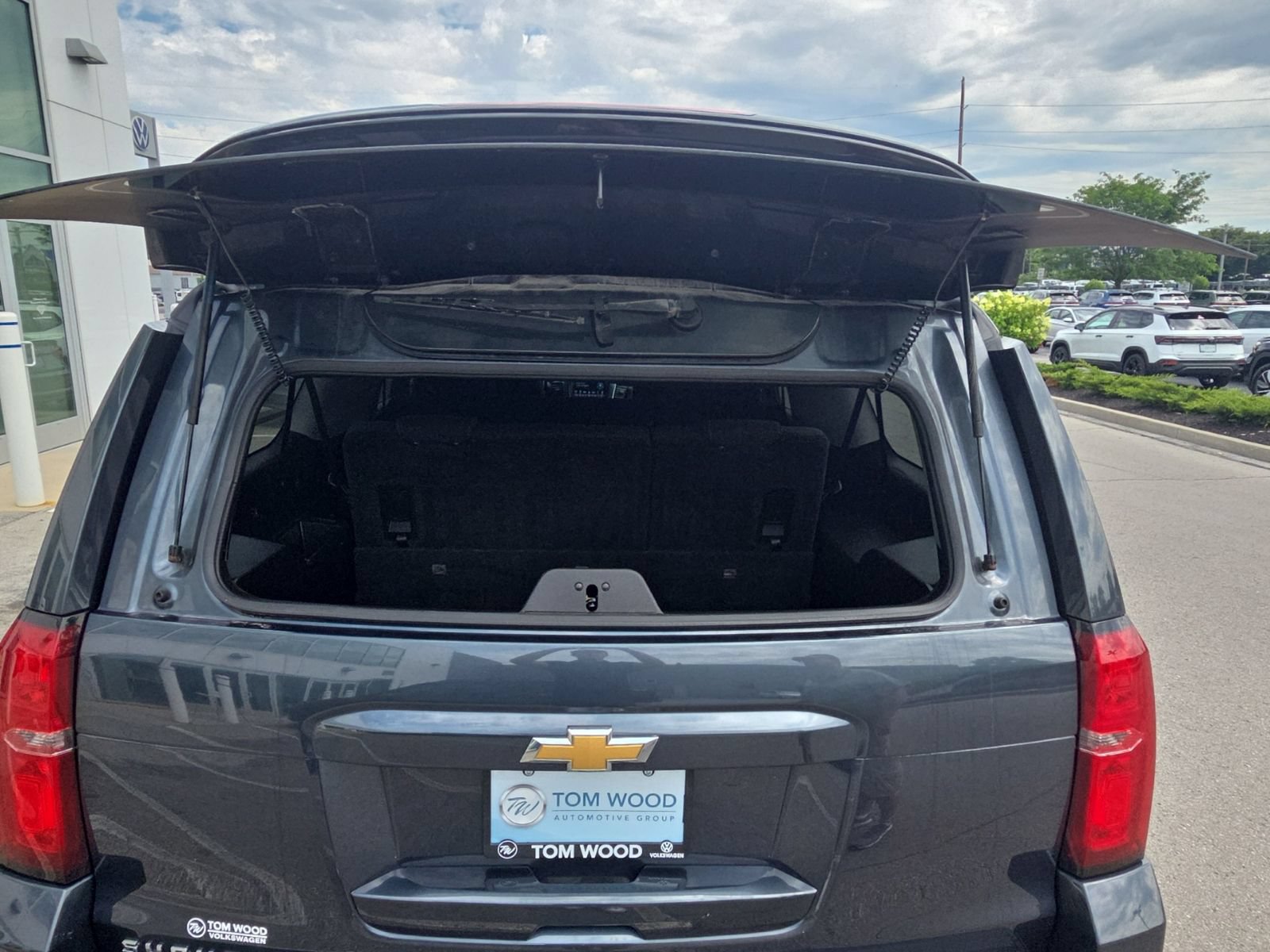 Used 2019 Chevrolet Suburban LS w/ All-Season Package AWD/4WD image 12