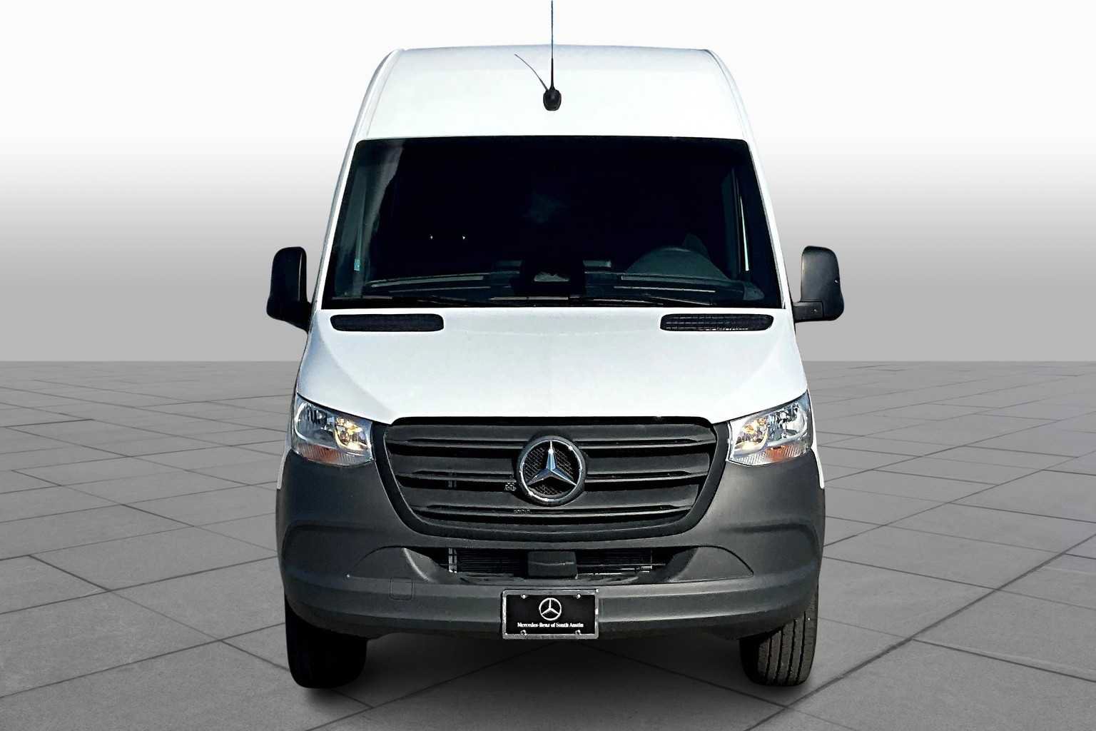 Used 2025 Mercedes-Benz Sprinter 2500 image 4