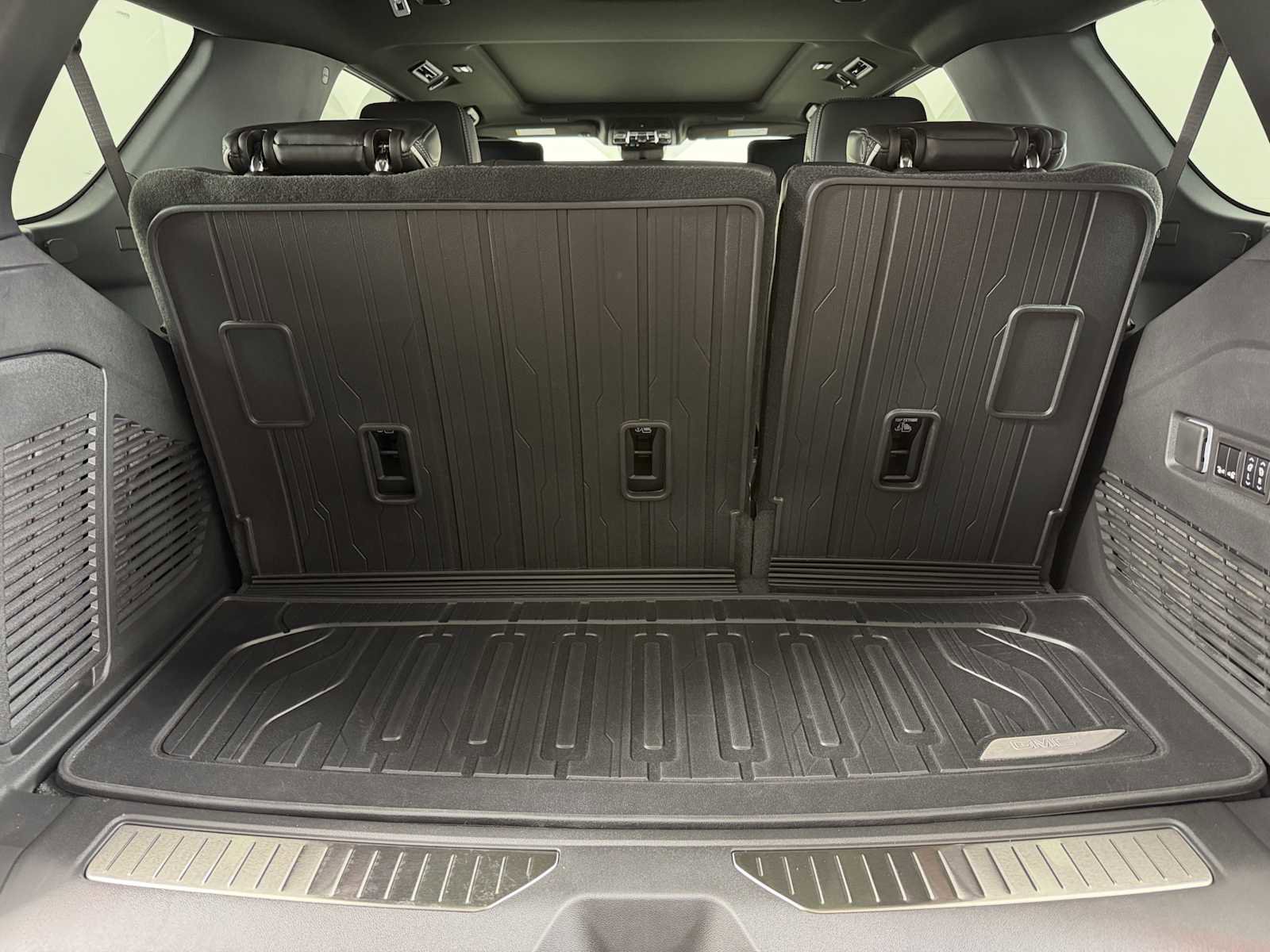 New 2026 GMC Yukon AT4 Ultimate w/ LPO, Floor Liner Package AWD/4WD image 18