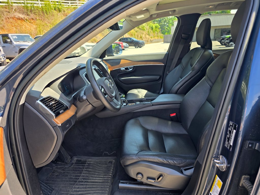 Used 2023 Volvo XC90 B6 Plus w/ Protection Package Premier AWD/4WD image 4
